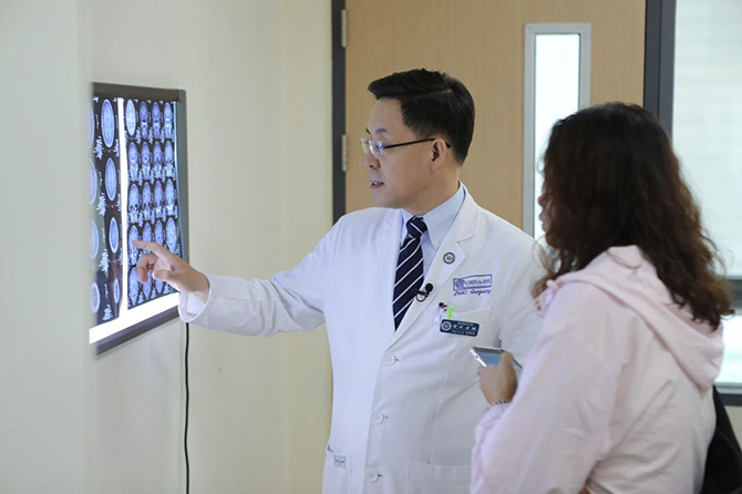 宣武医院赵国光教授荣获第八届 “世界杰出华人医师霍英东奖”